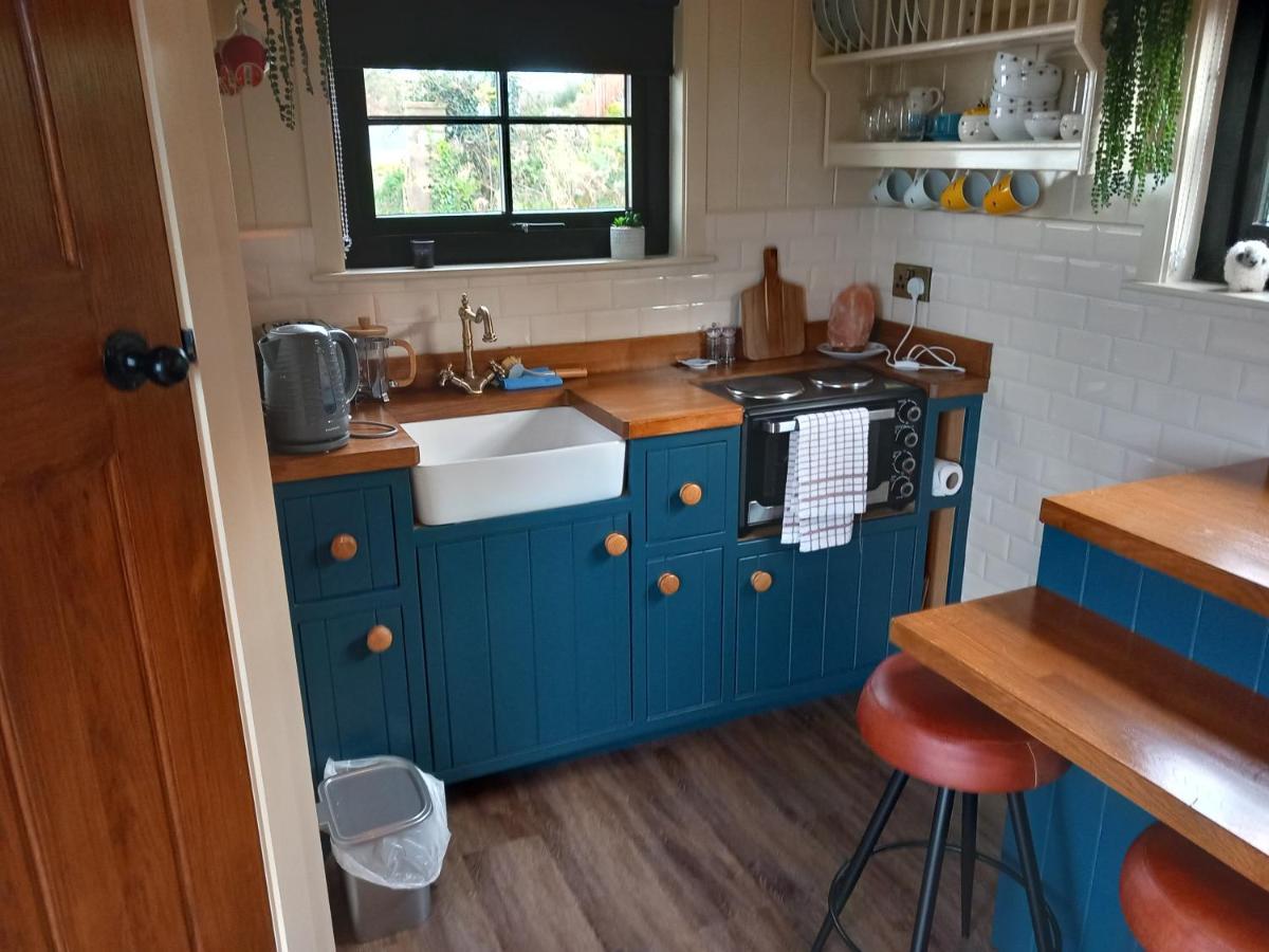 Delightful Shepherds Hut Westport Eksteriør bilde
